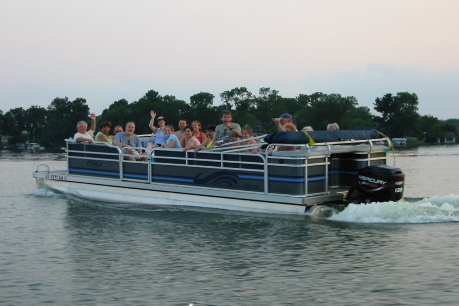 ../image/group boat ride 1.jpg